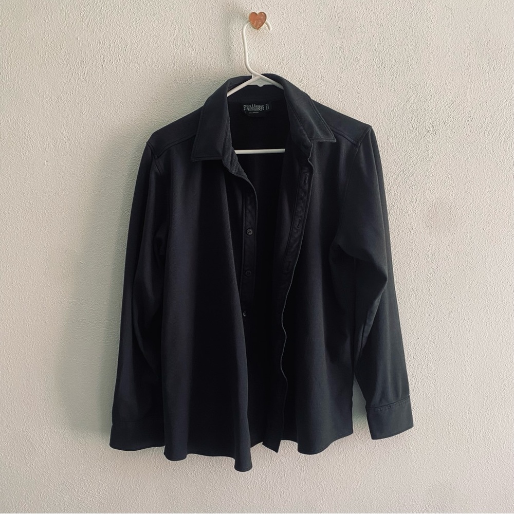 Steve & Barry’s University Outfitters dark gray button down shirt